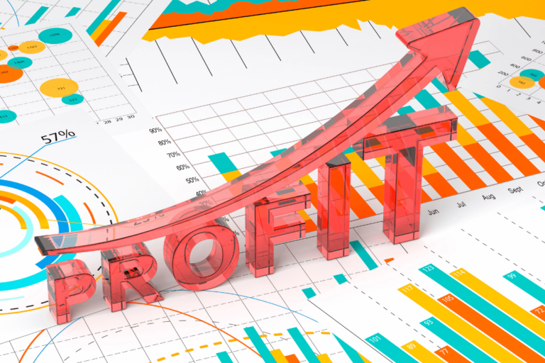 Dijital reklam kârlılığını gösteren yükselen grafikler ve profit yazısı