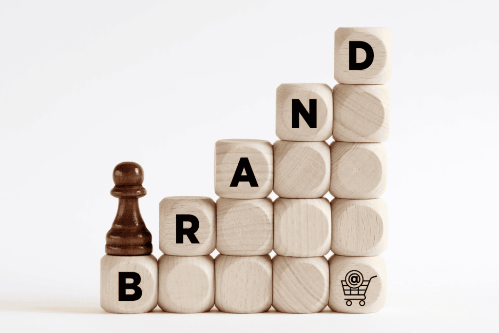 E-ticarette marka olmanın 5 sırrı, güven ve değer basamaklarını inşa etmektir; markalaşma büyümeyi hızlandırır.