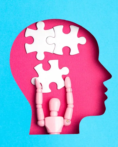 E-ticarette dönüşümü etkileyen davranışsal engelleri temsil eden zihin ve puzzle görseli – Vildan Gürbüz, davranış bilimi odaklı e-ticaret danışmanlığı.